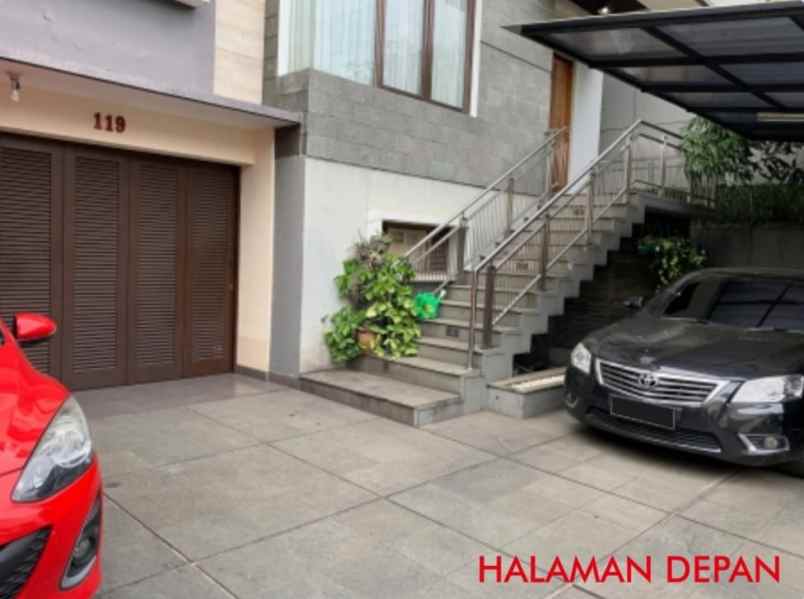 rumah 3 lantai coblong luas tengah kota harga bagus