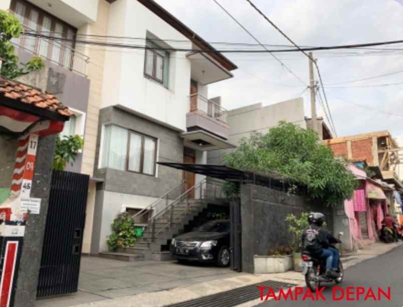 rumah 3 lantai coblong luas tengah kota harga bagus