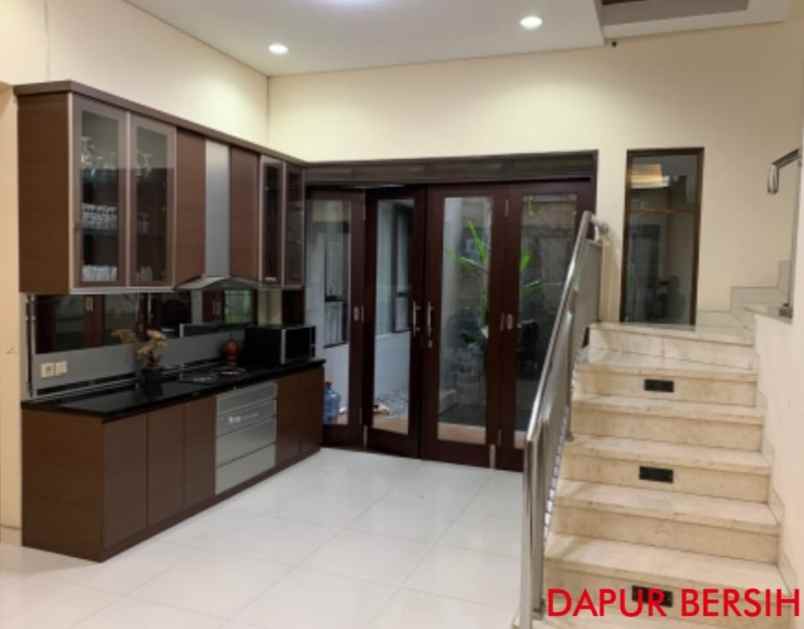 rumah 3 lantai coblong luas tengah kota harga bagus