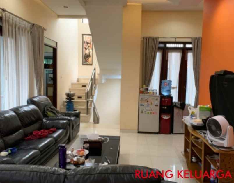 rumah 3 lantai coblong luas tengah kota harga bagus