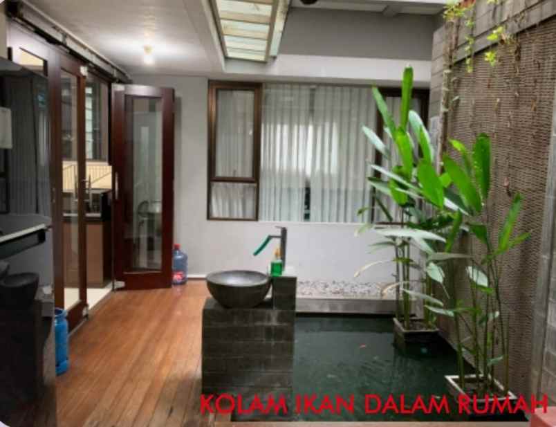 rumah 3 lantai coblong luas tengah kota harga bagus