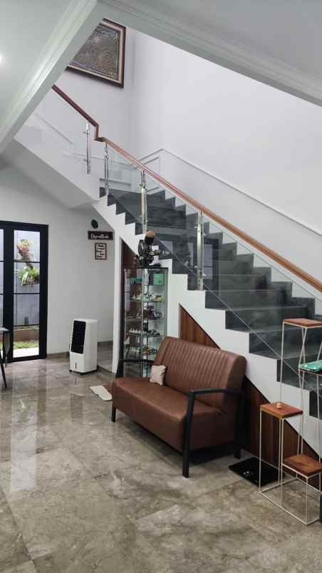 rumah bagus siap huni di kemang pratama bekasi