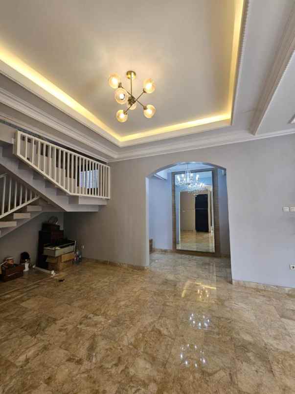 rumah baru classic dalam komplek di cinere