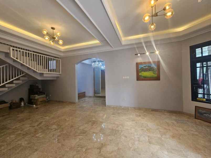 rumah baru classic dalam komplek di cinere