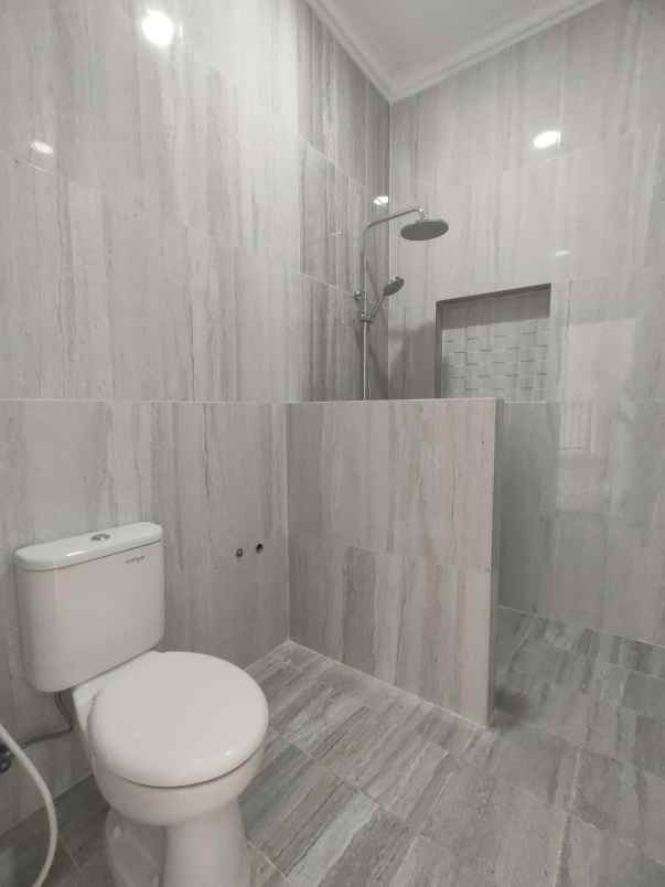 rumah baru classic modern lt 135 lb 220 joglo jakbar