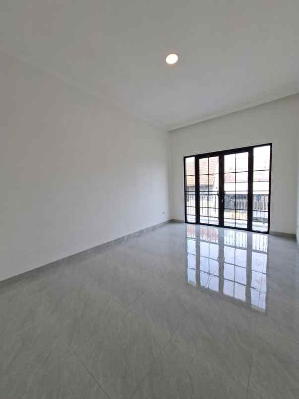 rumah baru classic modern lt 135 lb 220 joglo jakbar