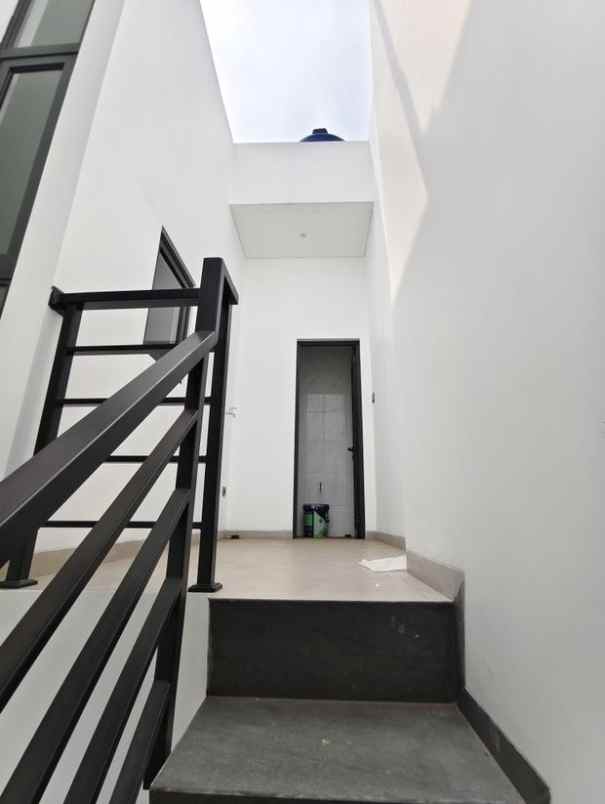 rumah baru gaya kekinian di setra duta bandung