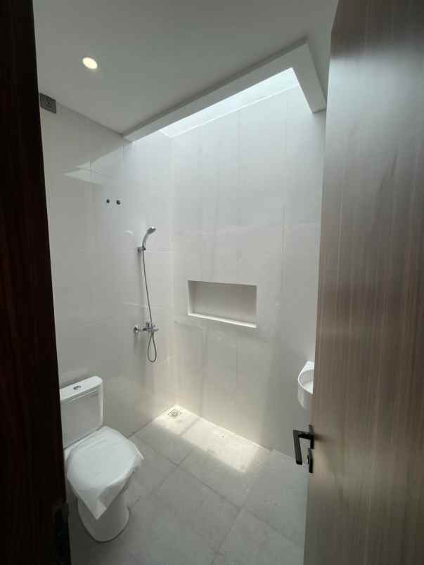 rumah baru minimalis dalam komplek cinere estate