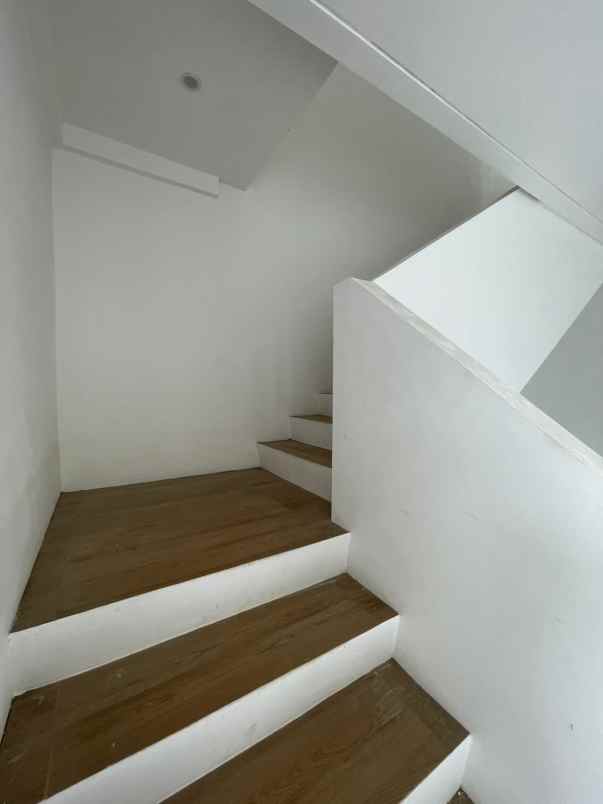 rumah baru minimalis dalam komplek cinere estate