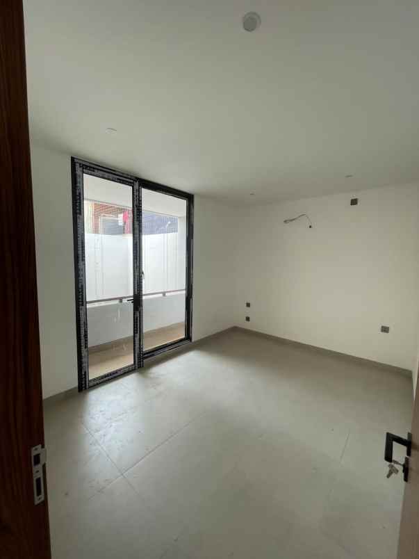 rumah baru minimalis dalam komplek cinere estate