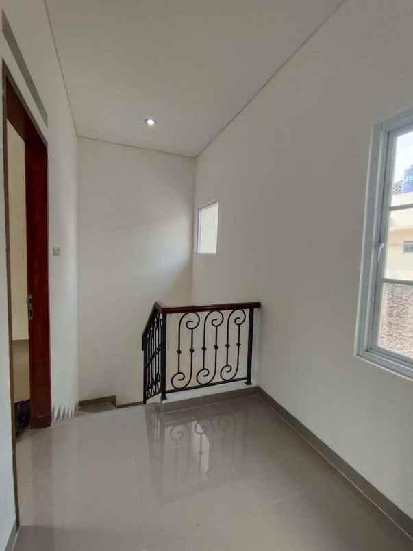 rumah baru nyaman 2 lantai di kawasan sentul bogor
