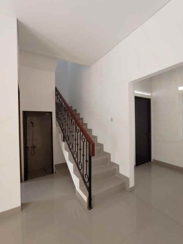 rumah baru nyaman 2 lantai di kawasan sentul bogor