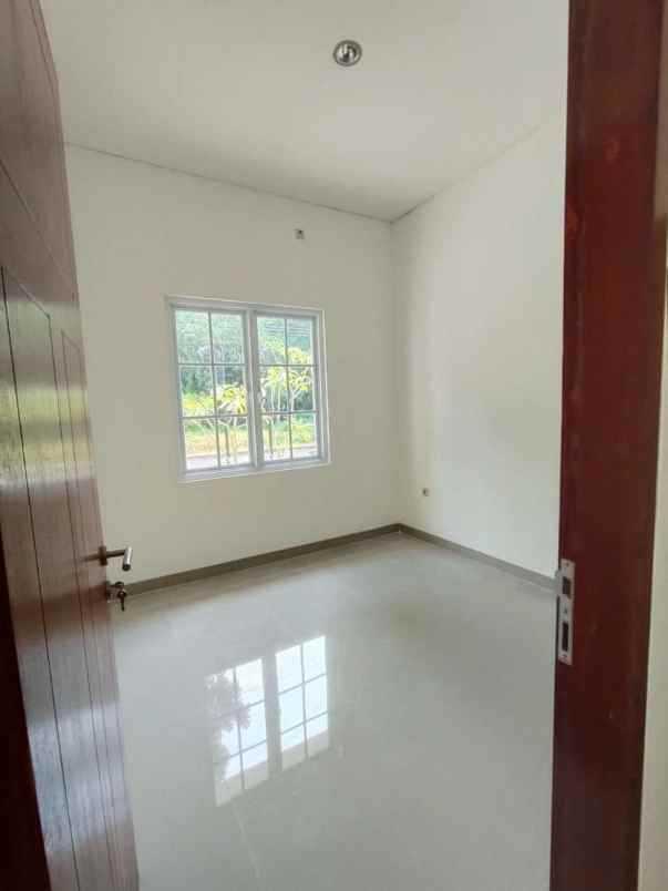 rumah baru nyaman 2 lantai di kawasan sentul bogor