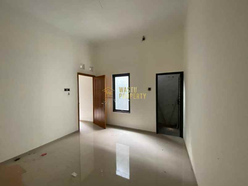 rumah baru strategis dekat uii dan wisata blue lagoon