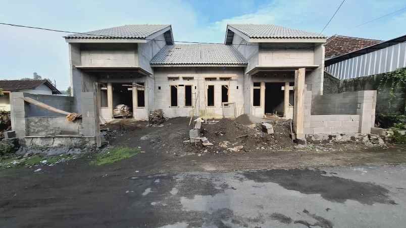 rumah baru tanah luas 5 menit ke smp negeri 2 kalasan