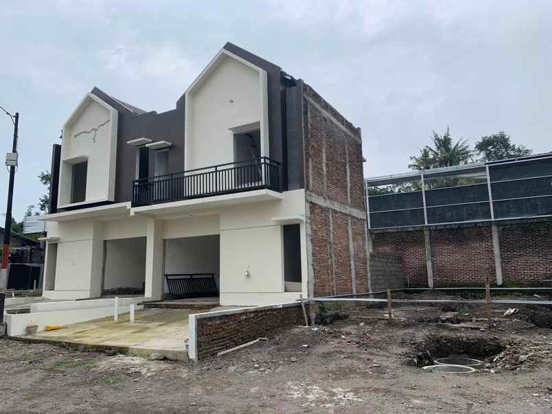 rumah berkelas di kawasan sejuk kaliurang