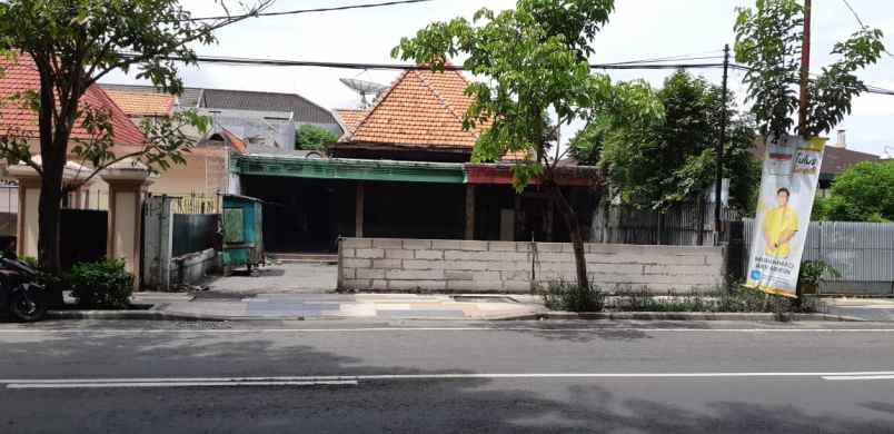 Rumah Berlokasi Di Jalan Raya Diponegoro