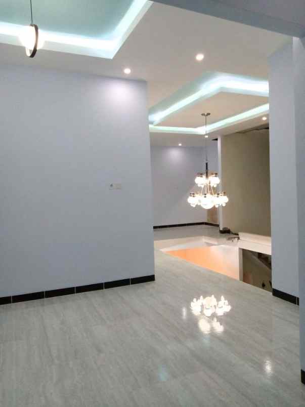 rumah cantik 2 lantai kediri siap huni akses mobil