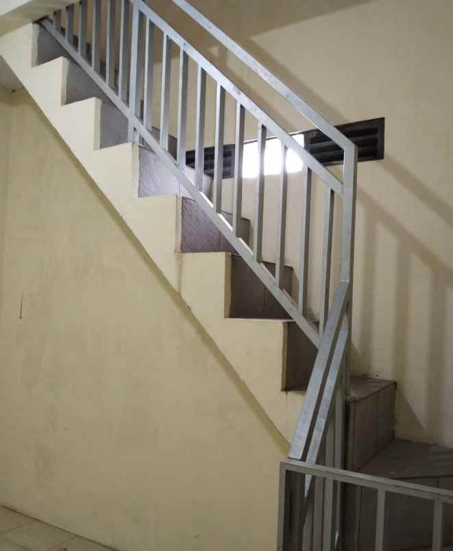 rumah cocok untuk kost kawasan strategis karanganyar