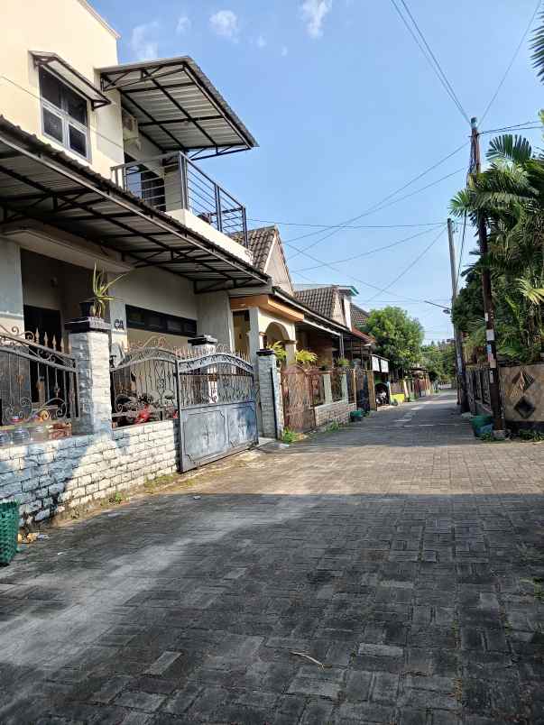 rumah dalam perumahan utara terminal condong catur