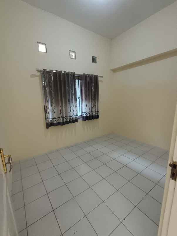 rumah dalam perumahan utara terminal condong catur