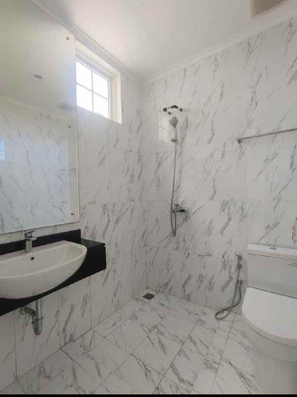 rumah design kontemporer di podomoro park bandung