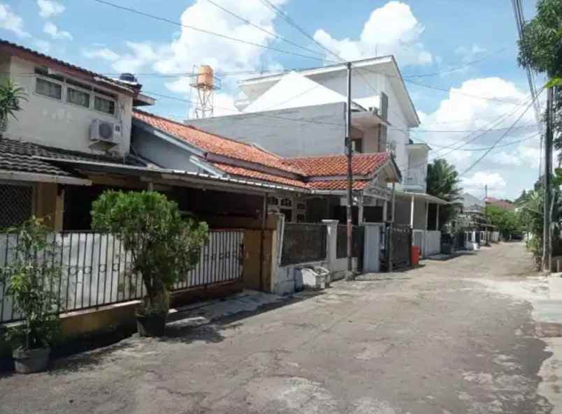 rumah dijual di cinere depok dekat pasar segar cinere