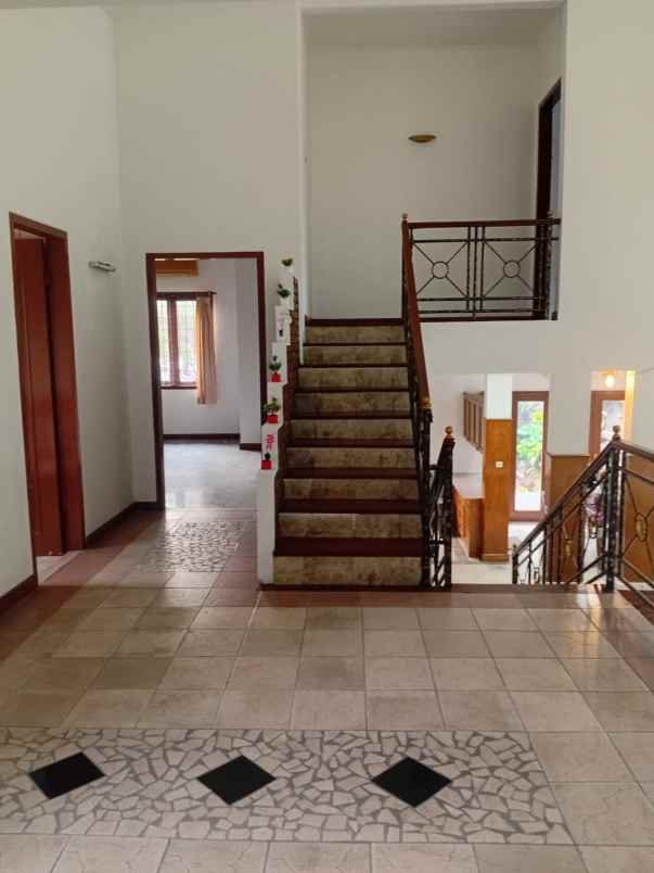 rumah disewakan di cilandak barat