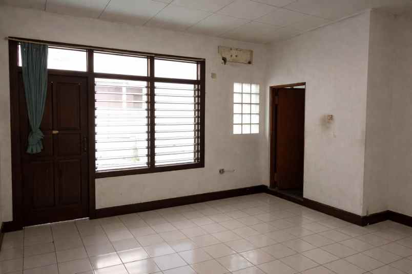 rumah disewakan di kebayoran baru
