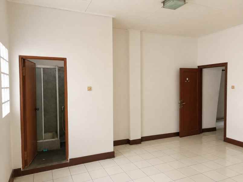 rumah disewakan di kebayoran baru