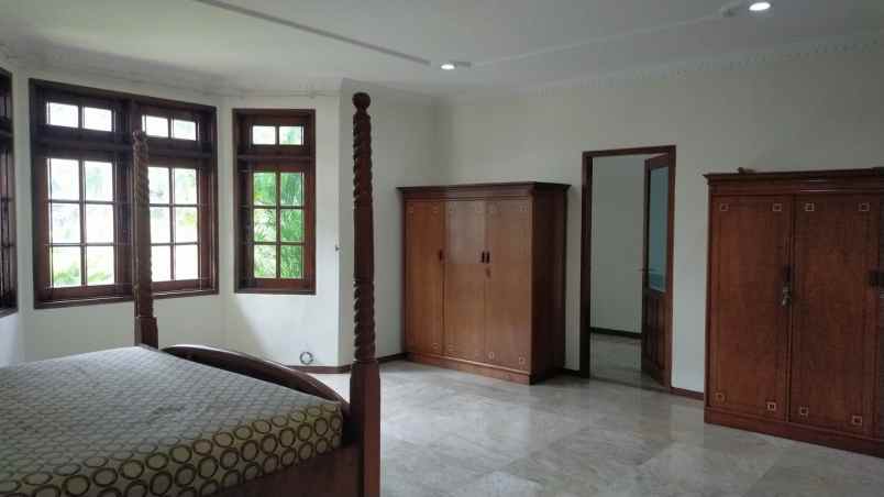 rumah disewakan di pejaten barat
