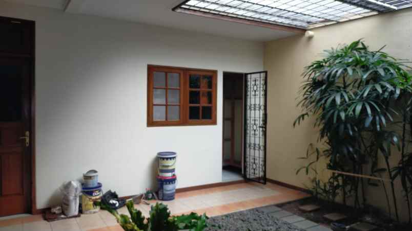 rumah disewakan di pejaten barat