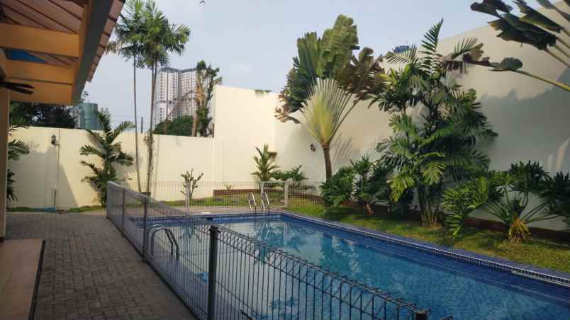 rumah disewakan di pejaten barat