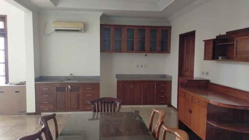 rumah disewakan di pejaten barat