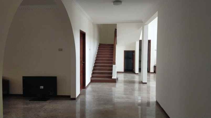 rumah disewakan di pejaten barat