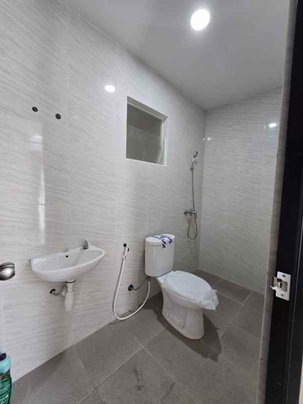 rumah eastern park surabaya masih baru gress