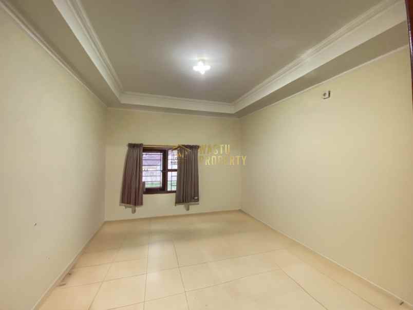 rumah full furnished lokasi jakal km 10