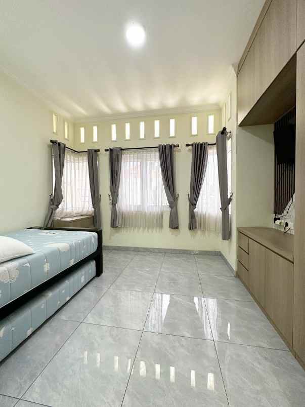 rumah hook 2 lantai strategis di bekasi selatan