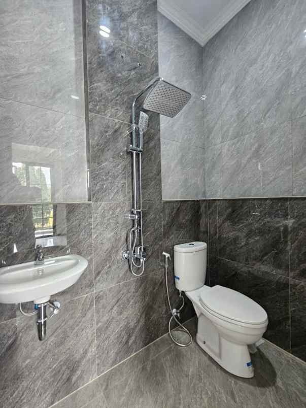 rumah jalan kemang 1 sukmajaya depok