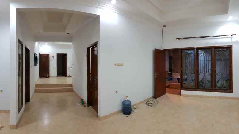 rumah jalan tengger samping kampus akpol candisari