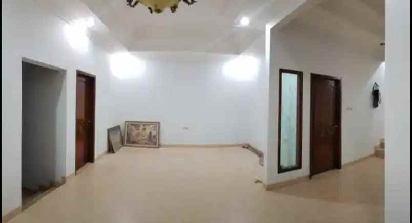 rumah jalan tengger samping kampus akpol candisari