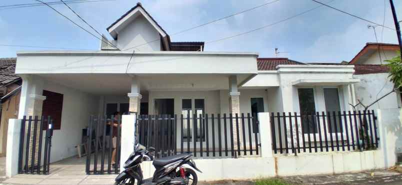 rumah jatiwaringin pondok gede dalam komplek