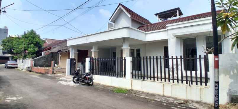 rumah jatiwaringin pondok gede dalam komplek