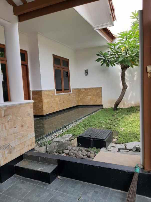 rumah jemursari strategis siap huni