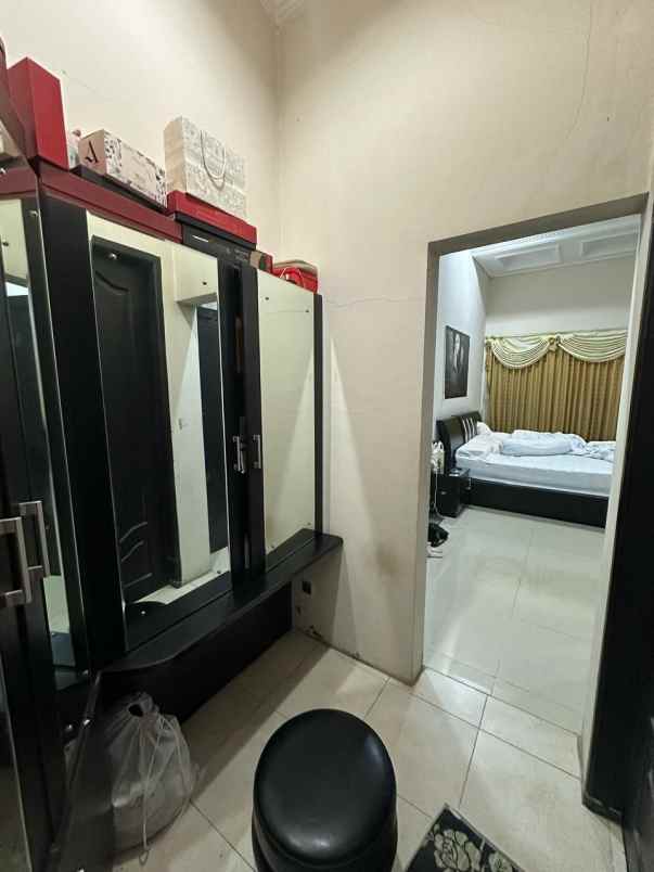 rumah jl besuki perak timur strategis