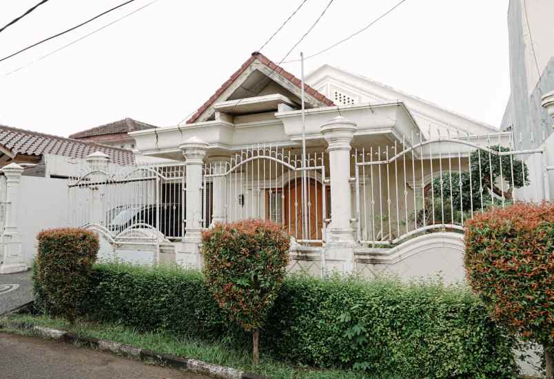 rumah jl kakatua perumnas 1