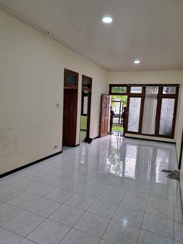 rumah jl kh abdullah hadap selatan