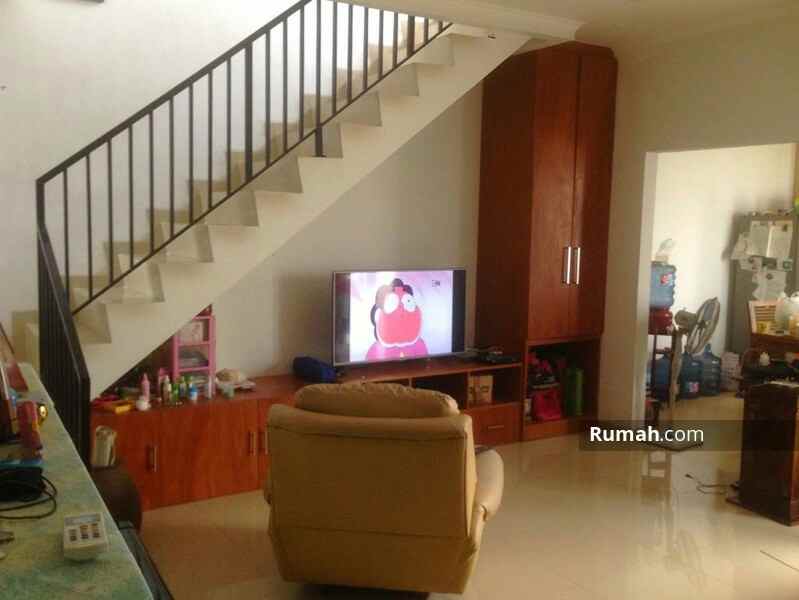 rumah jl villa cinere mas