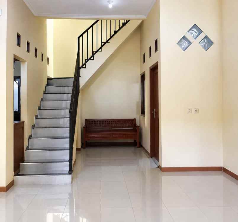 rumah kokoh 2 lantai di bandung timur