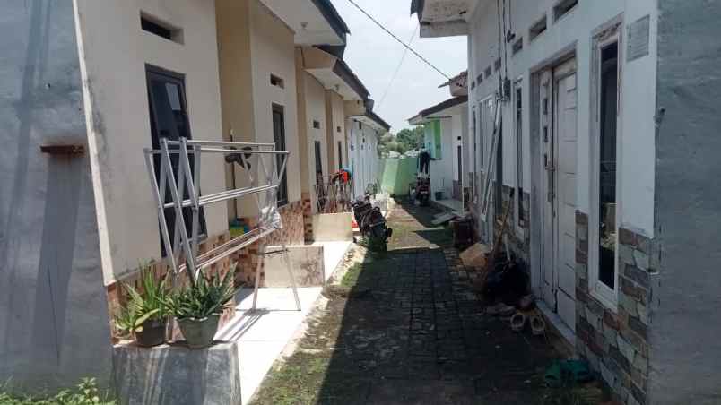 rumah kontrakan 8 pintu